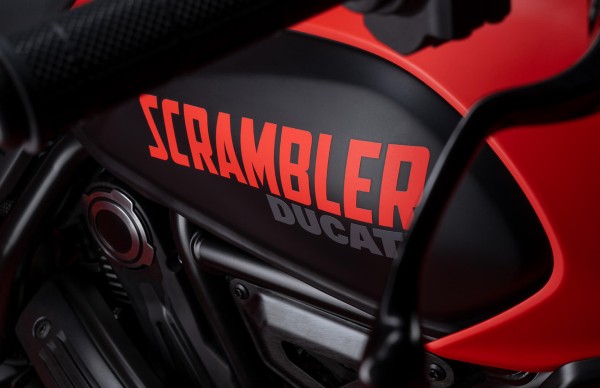 Scrambler-Full-Throttle-Next-Gen-riding-gallery-1920x1080-05.jpg