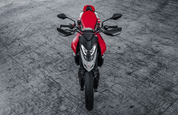 Ducati-Hypermotard-950-RVE-MY24-overview-gallery-1920x1080-02.jpg