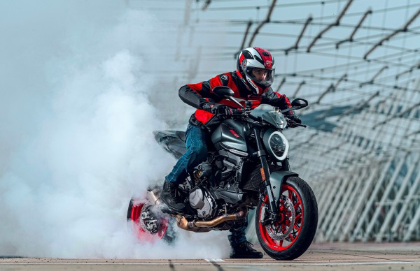 Ducati-Monster-MY24-oveview-gallery-1920x1080-01.jpg