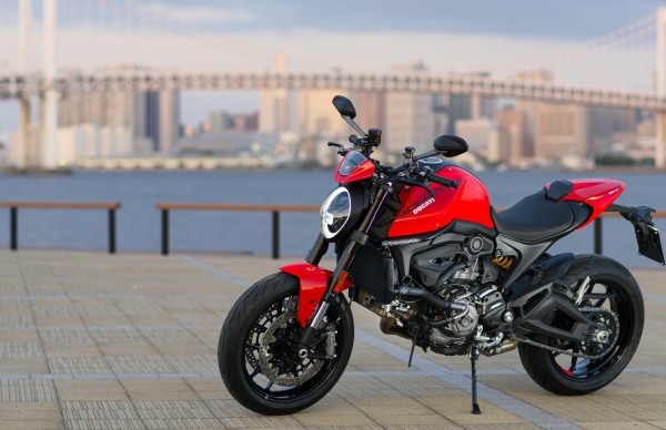 Ducati-Monster-MY24-oveview-gallery-1920x1080-05.jpg