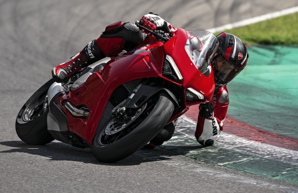 Panigale-V2-overview-gallery-01-1920x1080.jpg