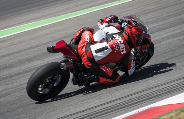 Ducati-Panigale-V4R-MY23-overview-gallery-04-1920x1080.jpg