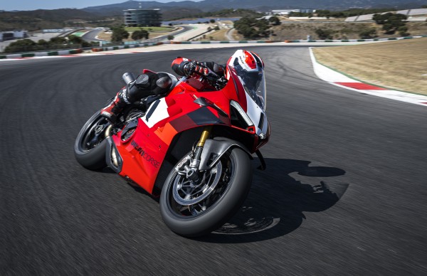 Ducati-Panigale-V4R-MY23-overview-gallery-08-1920x1080.jpg